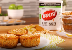 Recette de coupes à la noix de coco tropicale BOOST Just Protein. De superbes friandises à emporter pour le petit-déjeuner ou à tout moment de la journée.